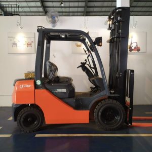 xe nâng dầu 3 tấn