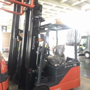 xe nâng điện ngồi lái